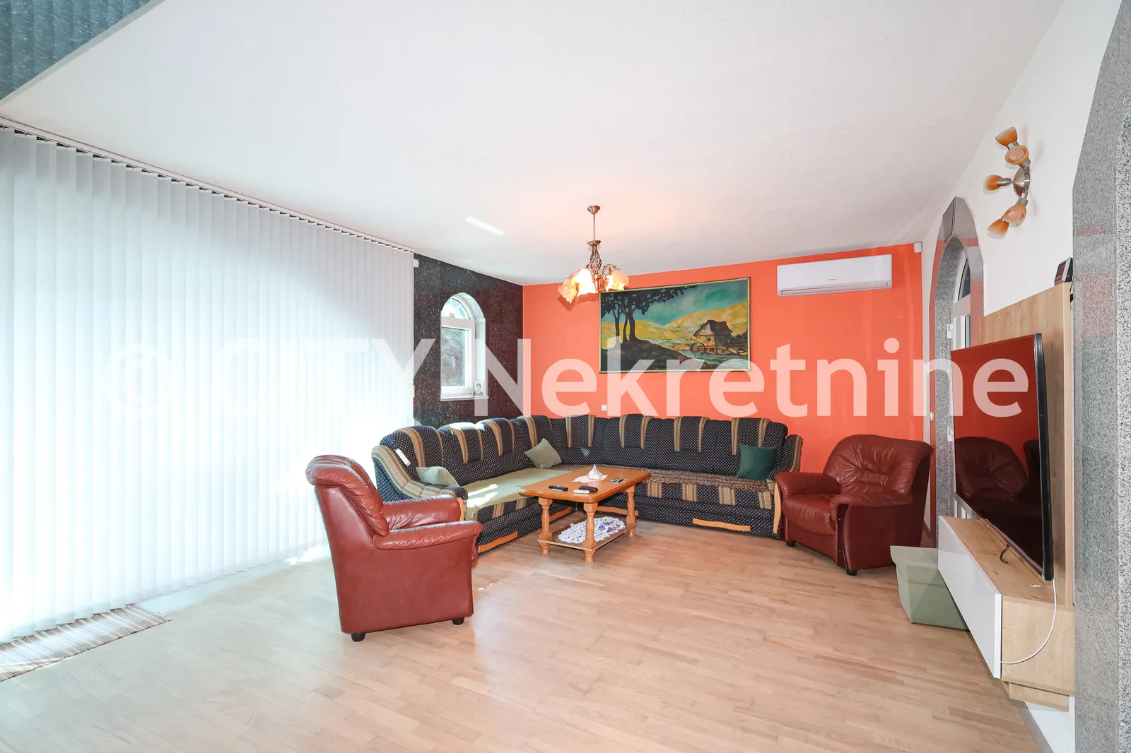 Trosoban namješten stan - Novo Sarajevo - Hrasno brdo - 100 m2