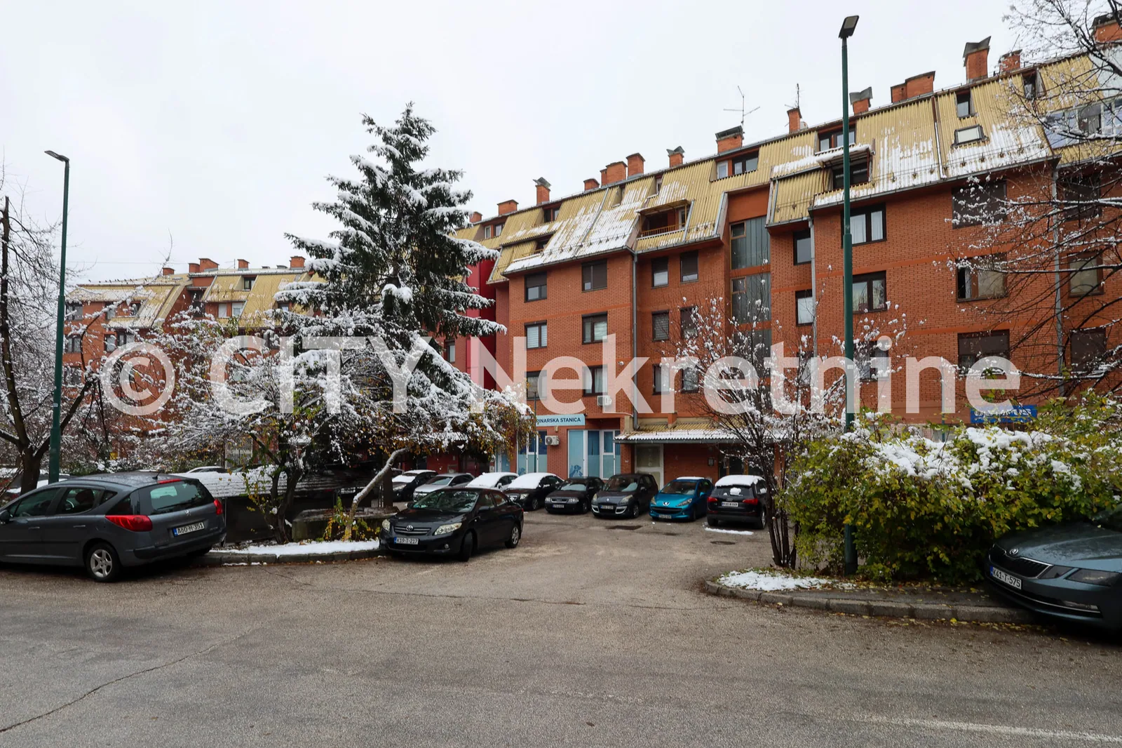 Breka, Hasana Sušića, 116m2, petosoban, IV (posljednji) sprat, dvoetažni, bez lifta.