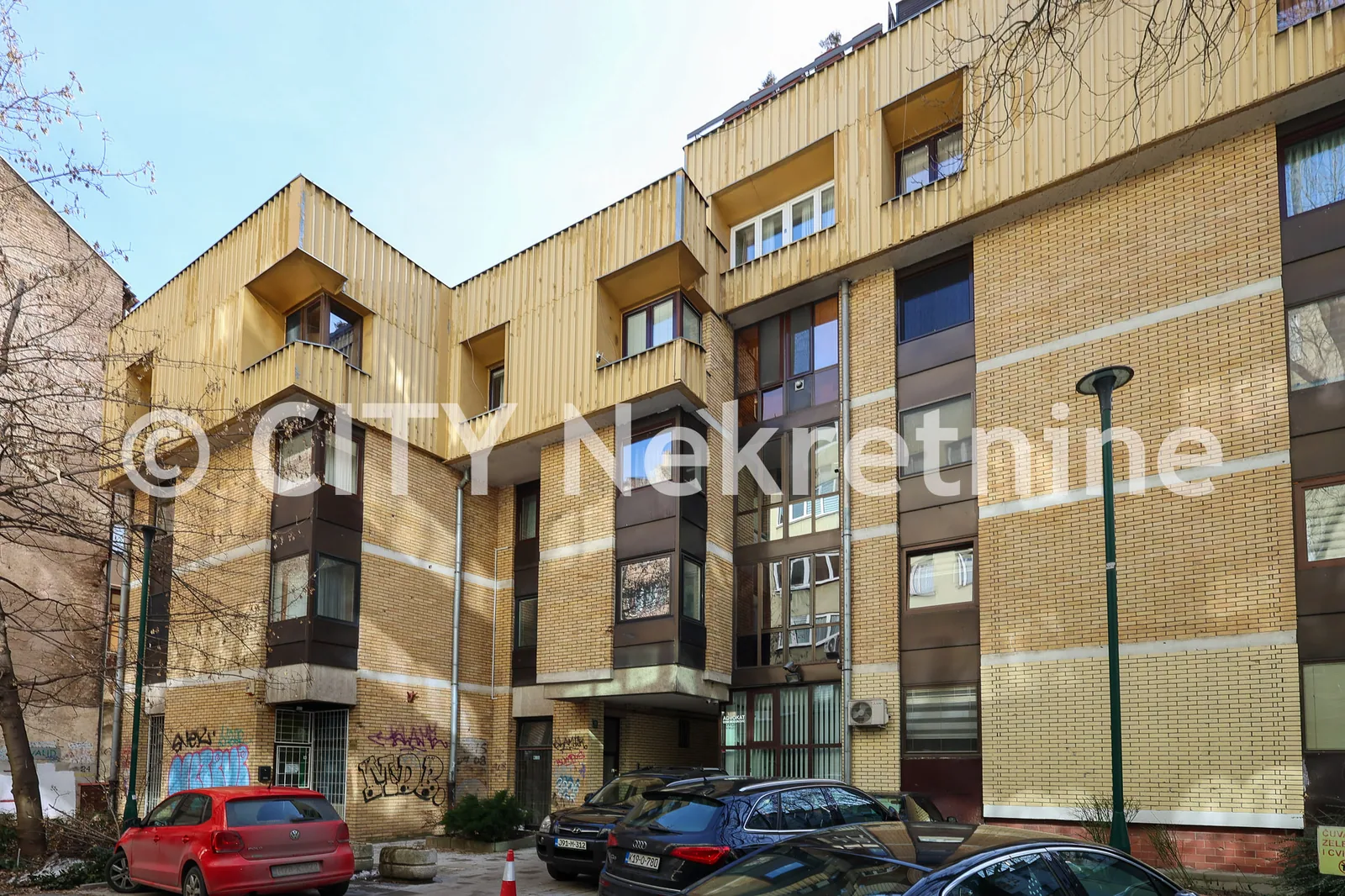 Centar, Mis Irbina, 117m2, četverosoban, III (posljednji) sprat, bez lifta.