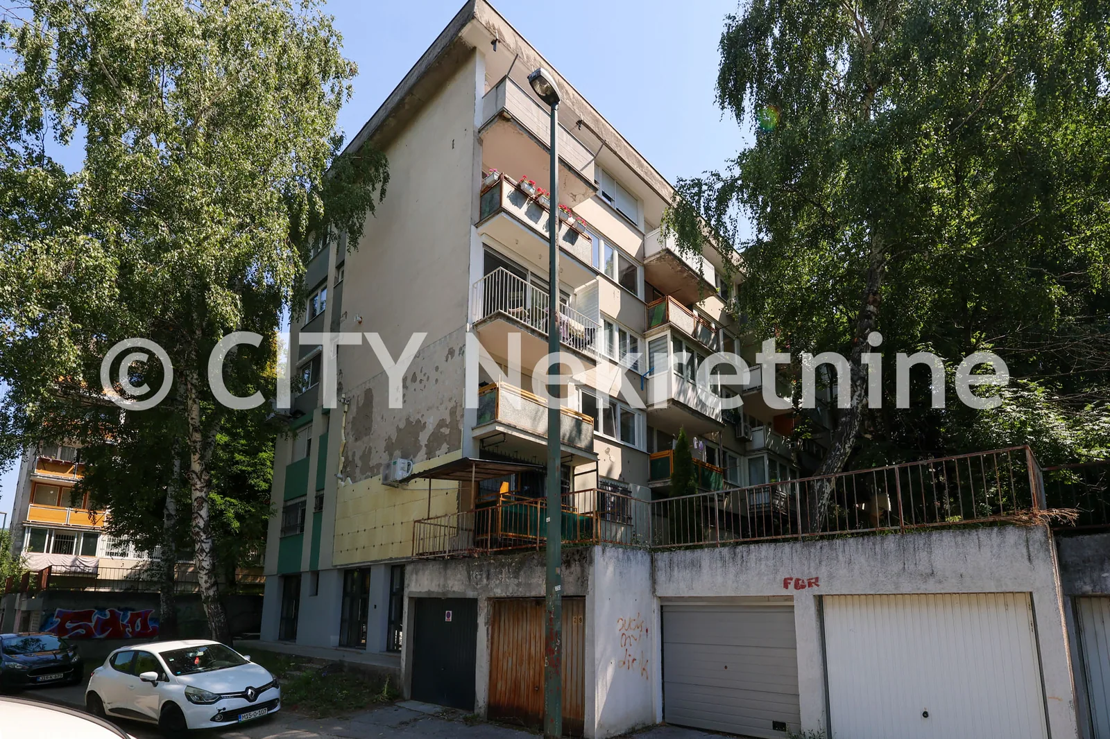 Koševsko Brdo, Muhameda Hadžijahića, 56m2, dvosoban, III (posljednji) sprat, bez lifta.