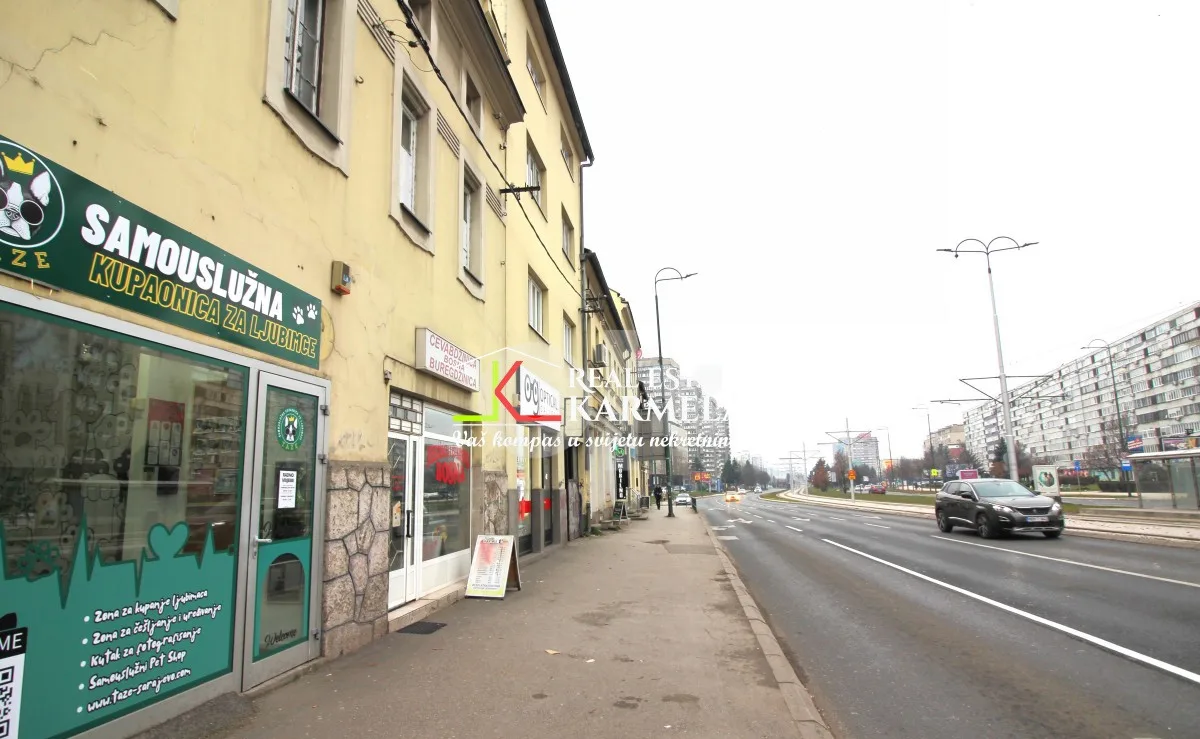 Dolac Malta, Bulevar Meše Selimovića, 40m2, jednosoban, I sprat, devastiran.