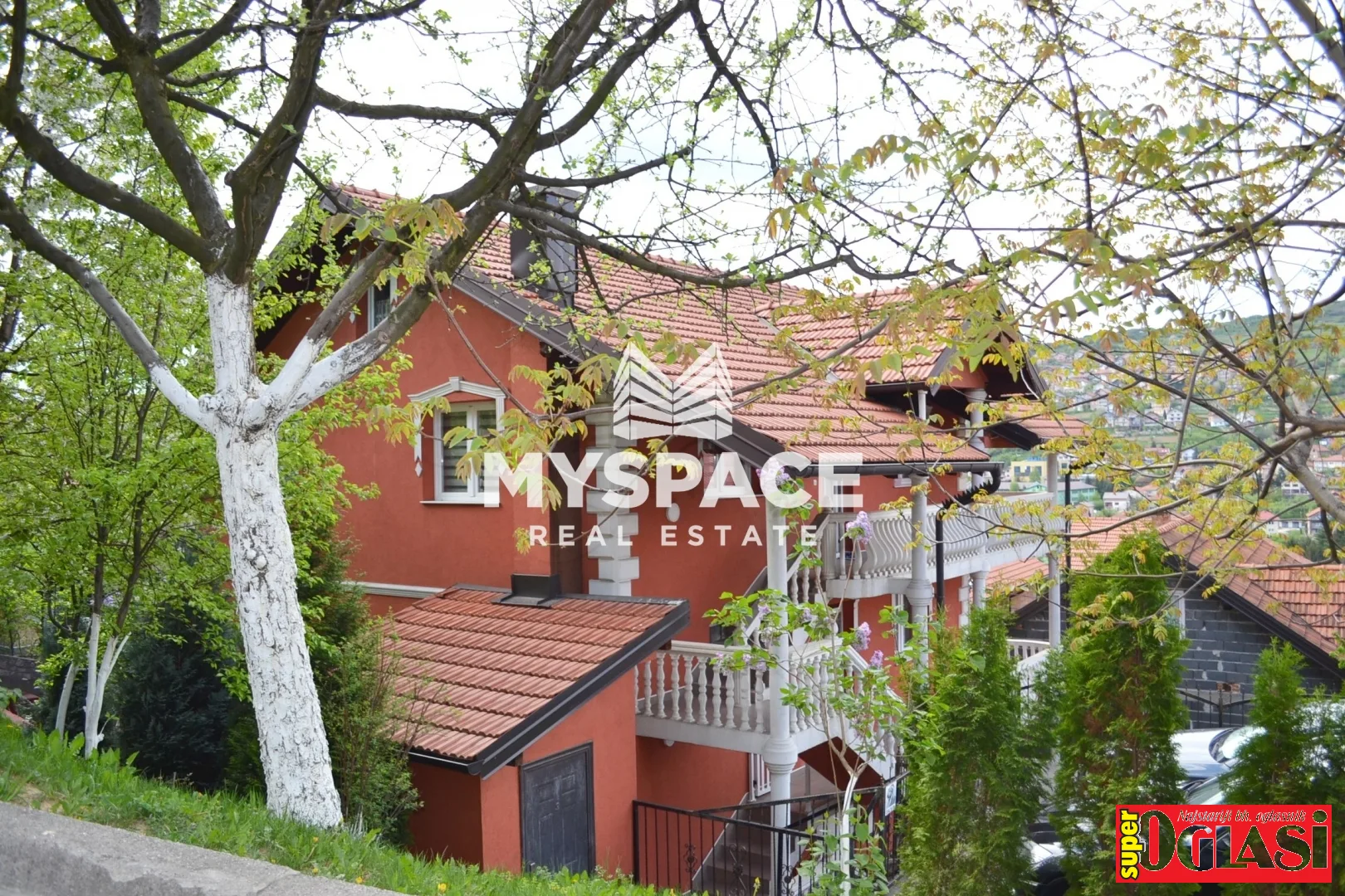 Namještena kuća na četiri etaže Buća Potok, 370 m2