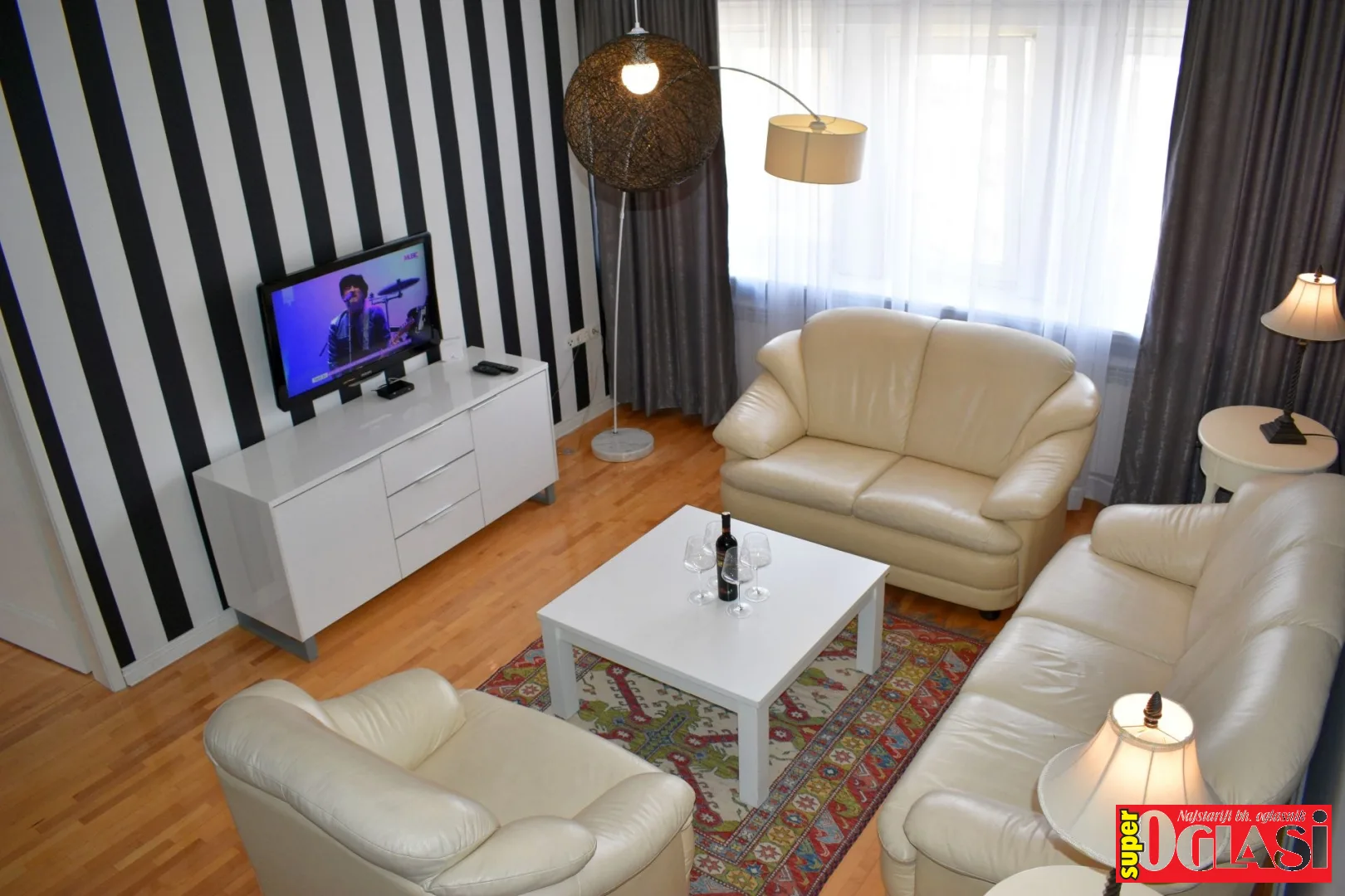 Trosoban renoviran i namješten stan Centar, 100 m2